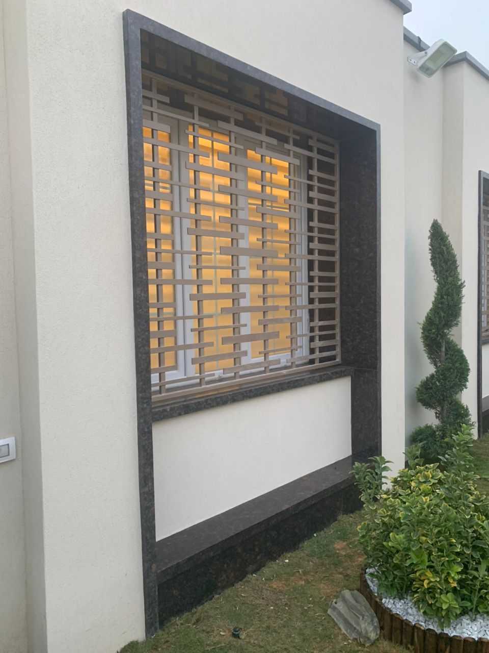 تركيب النوافذ والأبواب الرخامية